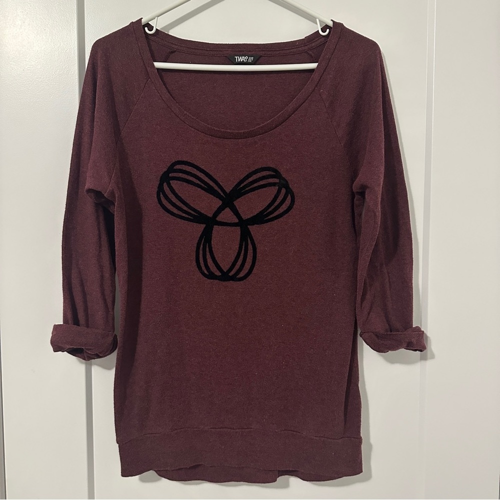 Aritzia TNA Burgundy Oversized Long Sleeve Tee with Black Logo Size XXS Women’s